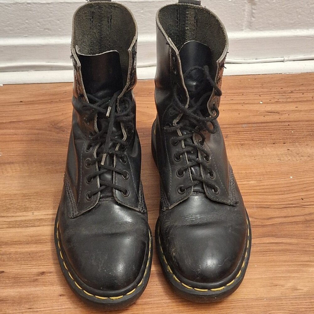 Dr. Martens 10-hole made in England boots, EU size 40